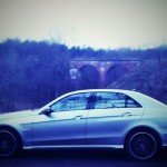 Pilotaż samochodów bojowych, czyli oswajamy Mercedesa E63 sAMG.