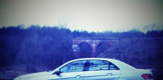 Pilotaż samochodów bojowych, czyli oswajamy Mercedesa E63 sAMG.